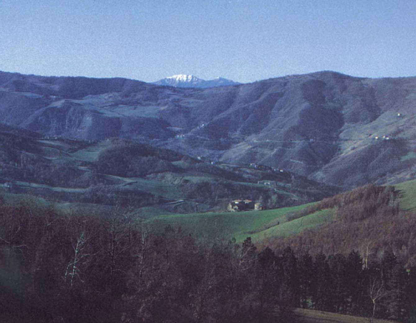 Vista panoramica della dorsale appenninica a sinistra della valle del Savena culla della Flaminia Militare